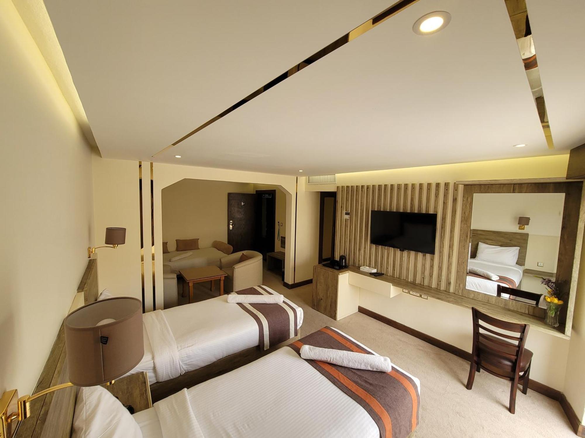Edom Hotel Wadi Musa Exteriör bild