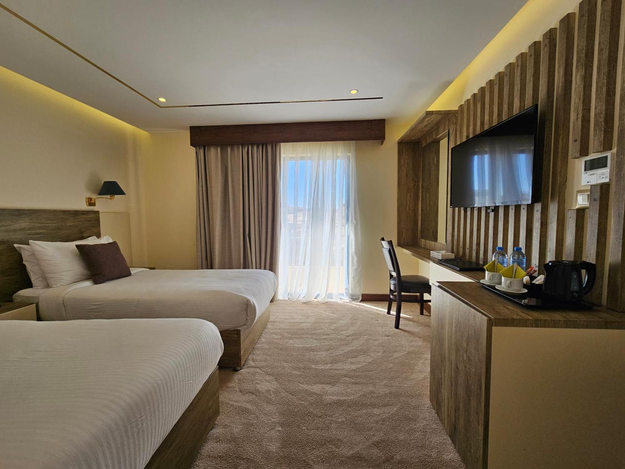 Edom Hotel Wadi Musa Exteriör bild