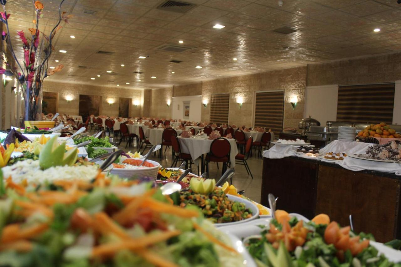 Edom Hotel Wadi Musa Exteriör bild